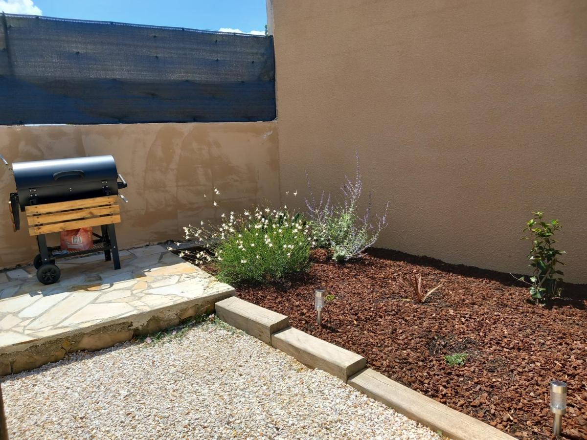 Studio Independant Dans Villa Neffies Exterior photo